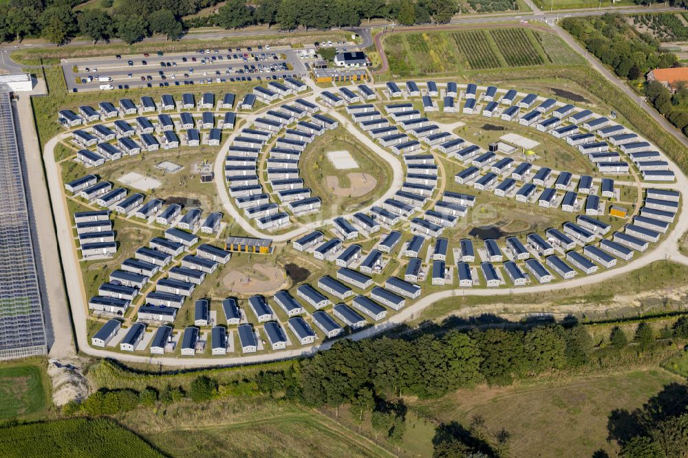 Venlo aus der Vogelperspektive: Flüchtlingsheim- und Asylunterkunfts- Gebäude der Siedlung Kafra in Venlo in Limburg, Niederlande