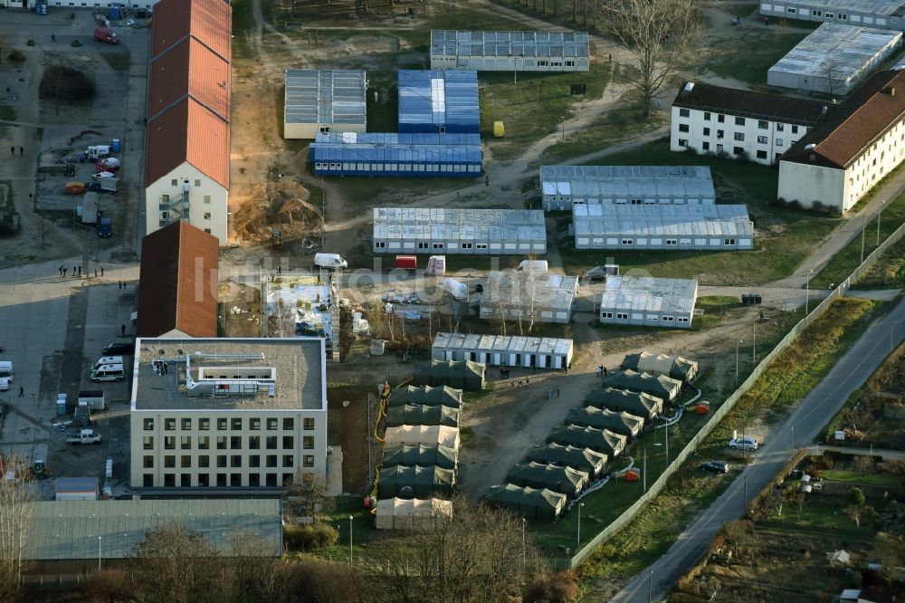 Luftaufnahme Eisenhüttenstadt - Flüchtlingsheim- und Asylunterkunfts- Gebäude der ZABH Zentrale Ausländerbehörde in Eisenhüttenstadt im Bundesland Brandenburg