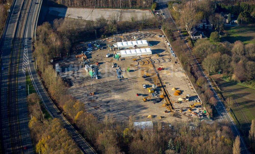 Luftbild Bochum - Flüchtlingsheim- und Asylunterkunfts- Gebäude - Zeltstadt Aufbau einer Flüchtlingsunterkunft in Leichbauweise auf dem ehemaligen Parkplatz an der Wittener Straße in Bochum im Bundesland Nordrhein-Westfalen