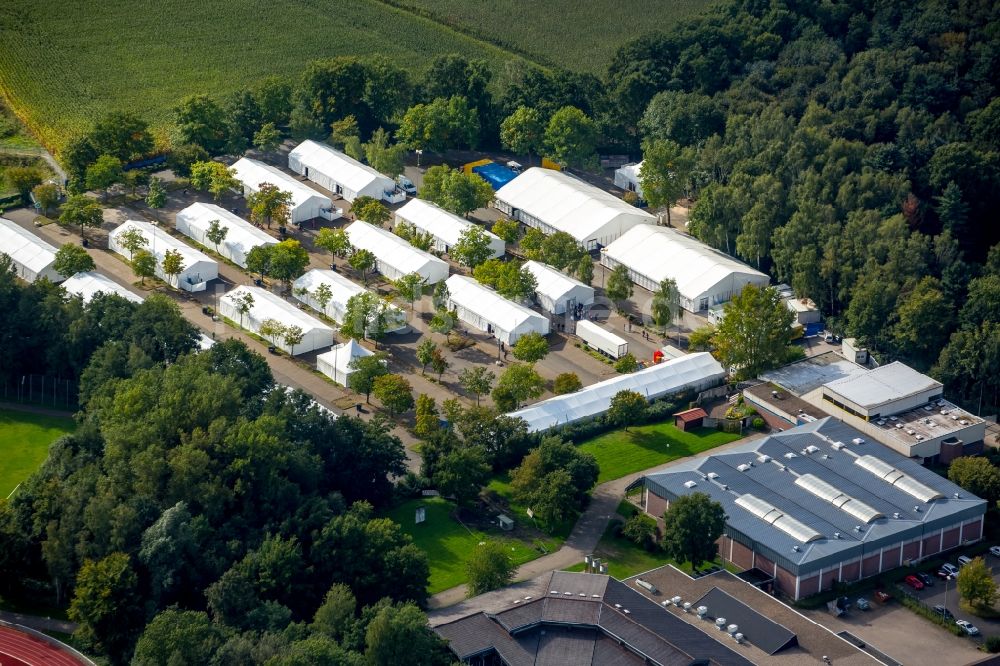 Luftbild Selm - Flüchtlingsheim- und Asylunterkunfts- Gebäude - Zeltstadt auf dem Gelände der Landes- Polizei- Schule in Selm im Bundesland Nordrhein-Westfalen