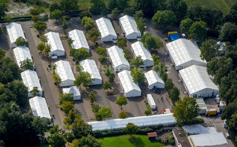 Selm von oben - Flüchtlingsheim- und Asylunterkunfts- Gebäude - Zeltstadt auf dem Gelände der Landes- Polizei- Schule in Selm im Bundesland Nordrhein-Westfalen