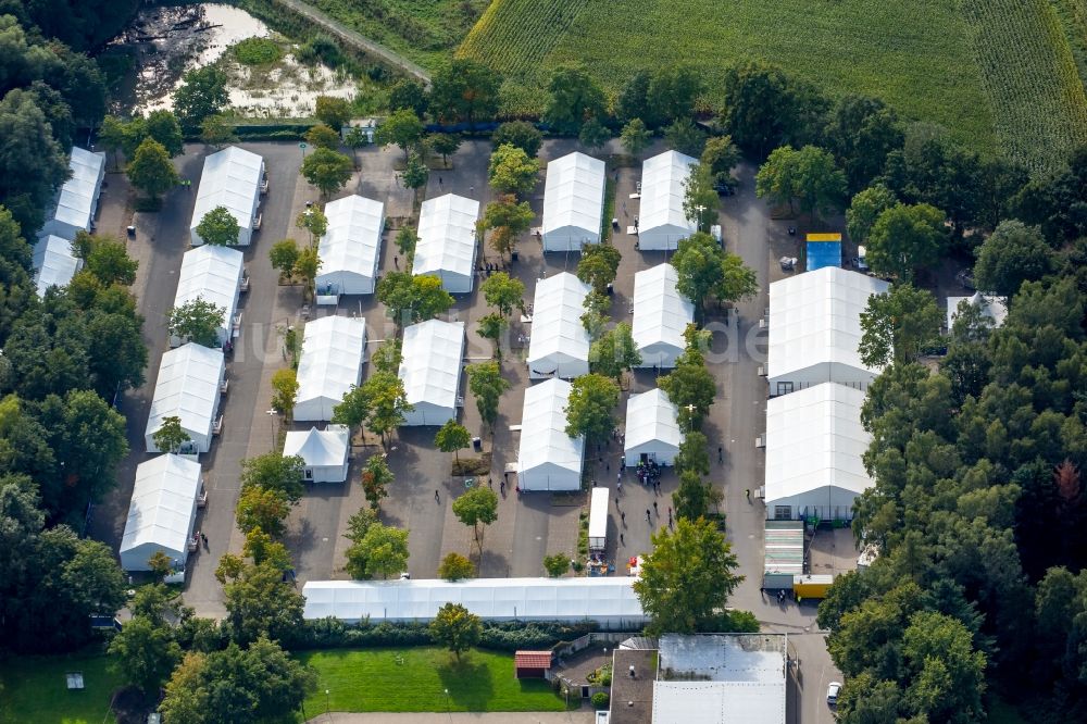 Luftbild Selm - Flüchtlingsheim- und Asylunterkunfts- Gebäude - Zeltstadt auf dem Gelände der Landes- Polizei- Schule in Selm im Bundesland Nordrhein-Westfalen