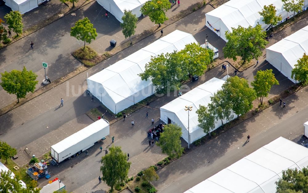 Luftaufnahme Selm - Flüchtlingsheim- und Asylunterkunfts- Gebäude - Zeltstadt auf dem Gelände der Landes- Polizei- Schule in Selm im Bundesland Nordrhein-Westfalen