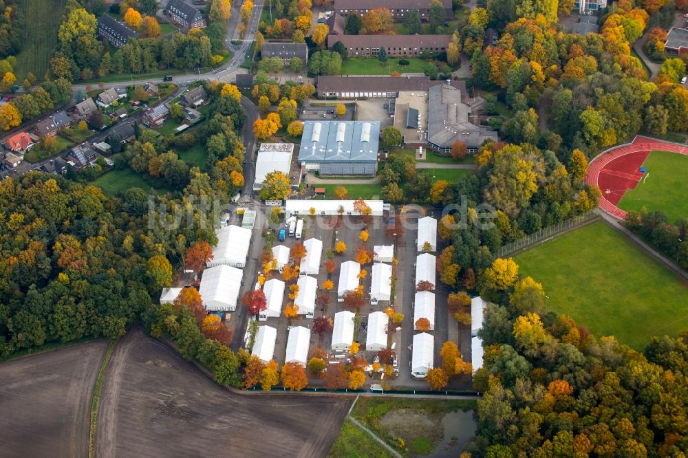 Selm von oben - Flüchtlingsheim- und Asylunterkunfts- Gebäude - Zeltstadt auf dem Gelände der Landes- Polizei- Schule in Selm im Bundesland Nordrhein-Westfalen