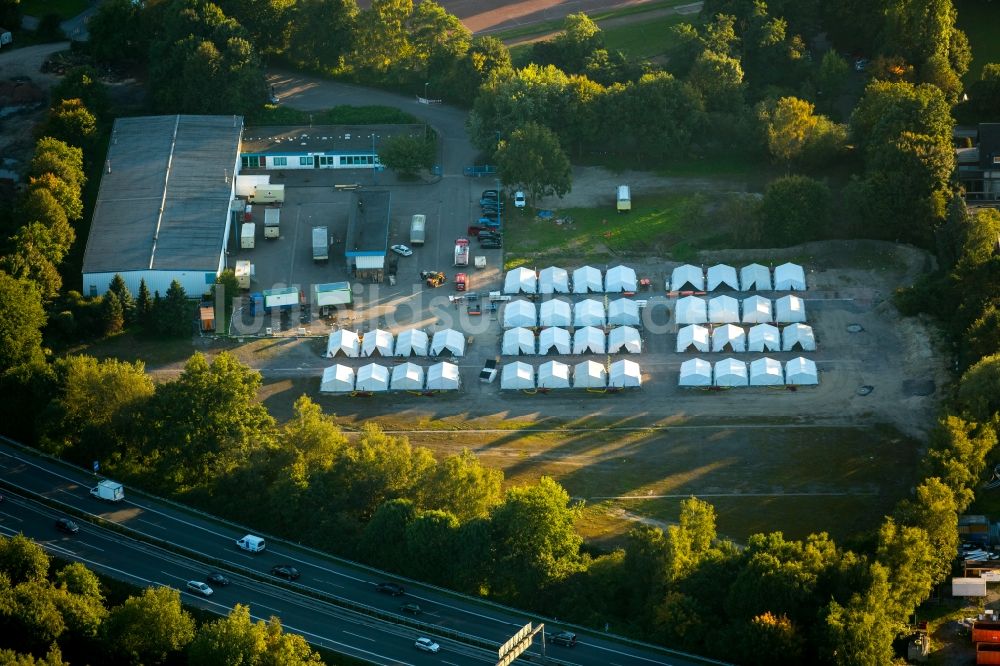 Luftbild Duisburg - Flüchtlingsheim- und Asylunterkunfts- Gebäude der Zeltstadt im Stadtteil Walsum in Duisburg im Bundesland Nordrhein-Westfalen