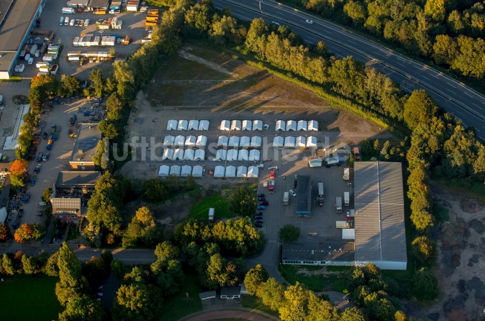 Luftaufnahme Duisburg - Flüchtlingsheim- und Asylunterkunfts- Gebäude der Zeltstadt im Stadtteil Walsum in Duisburg im Bundesland Nordrhein-Westfalen