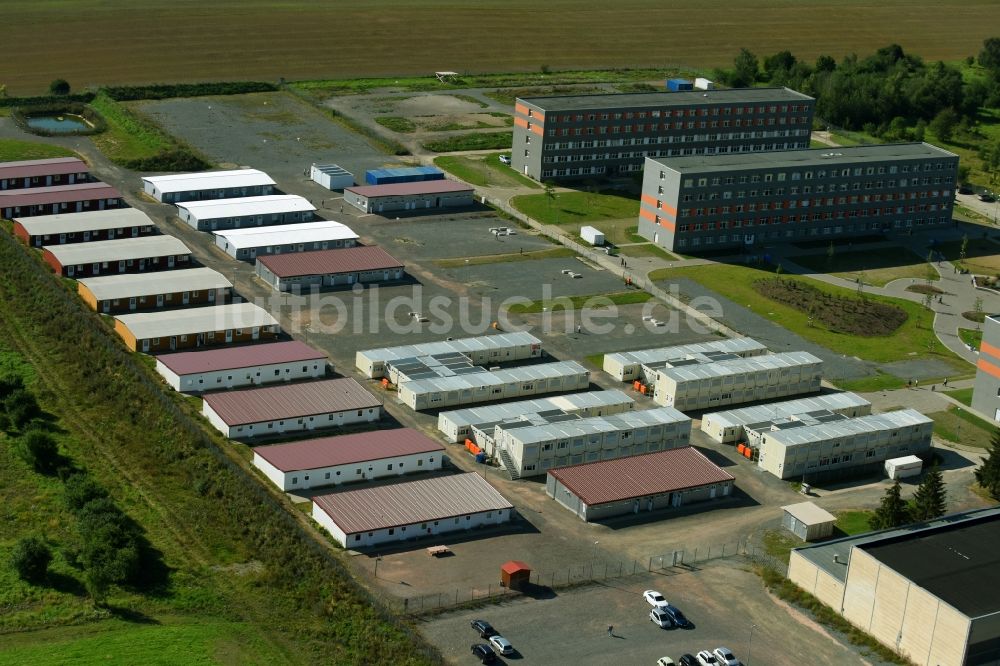 Halberstadt aus der Vogelperspektive: Flüchtlingsheim- und Asylunterkunfts- Gebäude Zentrale Anlaufstelle für Asylbewerber an der Friedrich-List-Straße im Ortsteil Klussiedlung in Halberstadt im Bundesland Sachsen-Anhalt, Deutschland