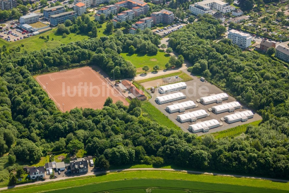 Bochum aus der Vogelperspektive: Flüchtlingsheim- und Asylunterkunfts- Zeltlager als Behelfsunterkunft des BAMF - Bundesamt für Migration und Flüchtlinge im Ortsteil Wattenscheid in Bochum im Bundesland Nordrhein-Westfalen, Deutschland