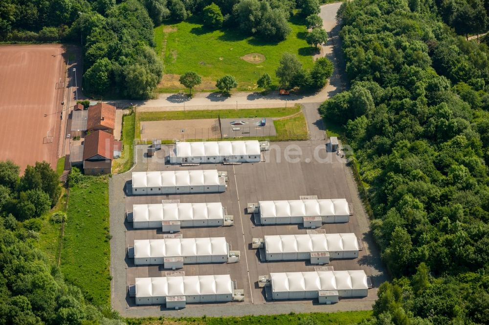 Luftaufnahme Bochum - Flüchtlingsheim- und Asylunterkunfts- Zeltlager als Behelfsunterkunft des BAMF - Bundesamt für Migration und Flüchtlinge im Ortsteil Wattenscheid in Bochum im Bundesland Nordrhein-Westfalen, Deutschland