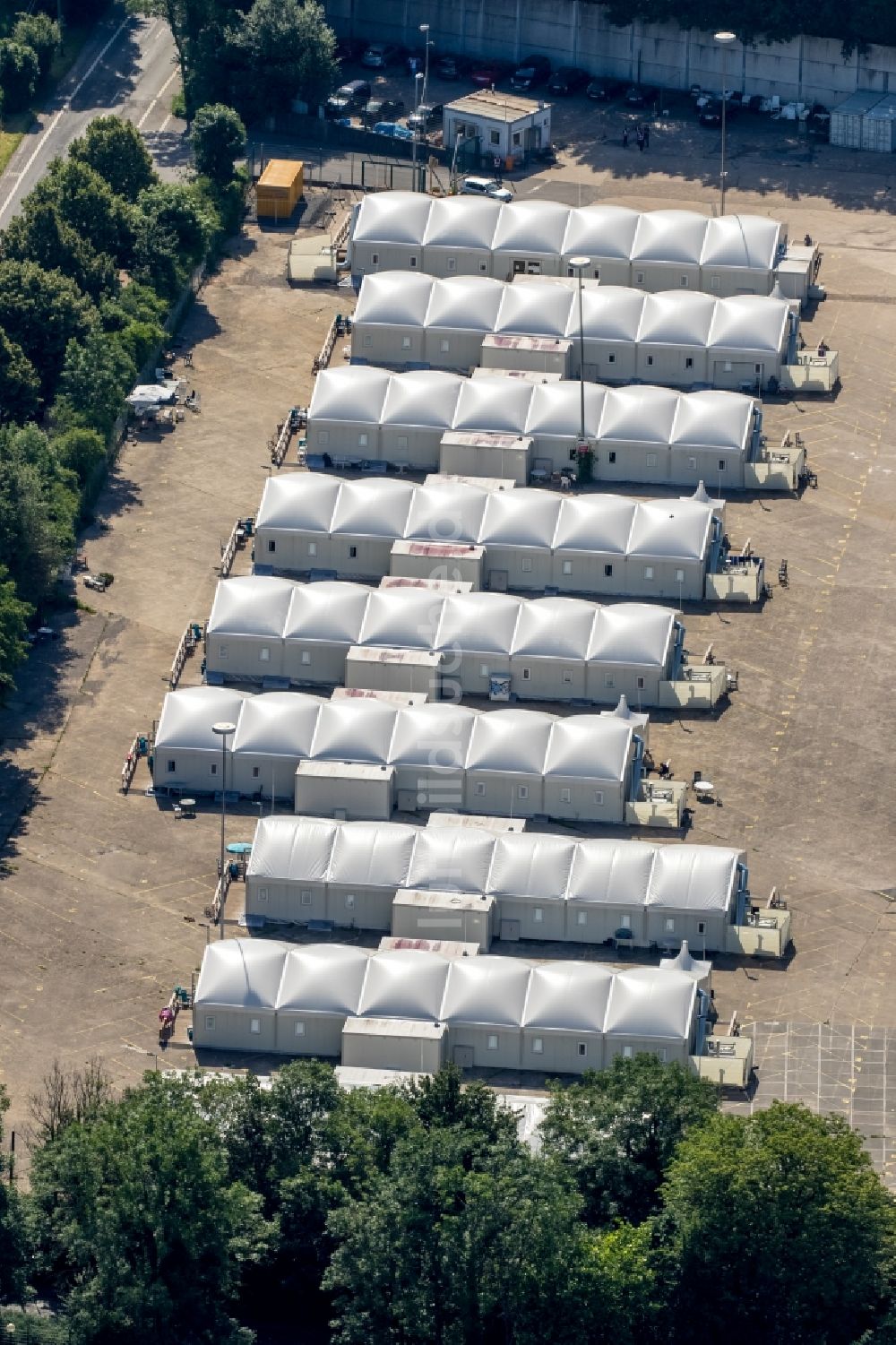 Luftbild Bochum - Flüchtlingsheim- und Asylunterkunfts- Zeltlager als Behelfsunterkunft ehemaliger Werksparkplatz Alte Wittener Straße in Bochum im Bundesland Nordrhein-Westfalen