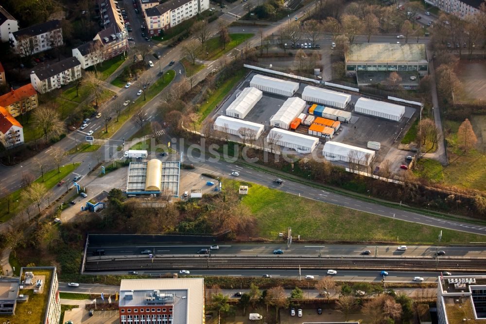 Luftbild Essen - Flüchtlingsheim- und Asylunterkunfts- Zeltlager als Behelfsunterkunft an der Planckstraße in Essen im Bundesland Nordrhein-Westfalen