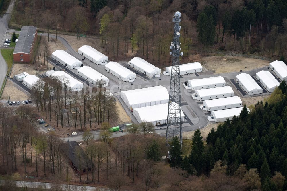 Luftbild Büren - Flüchtlingsheim- und Asylunterkunfts- Zeltlager als Behelfsunterkunft Stöckerbusch in Büren im Bundesland Nordrhein-Westfalen