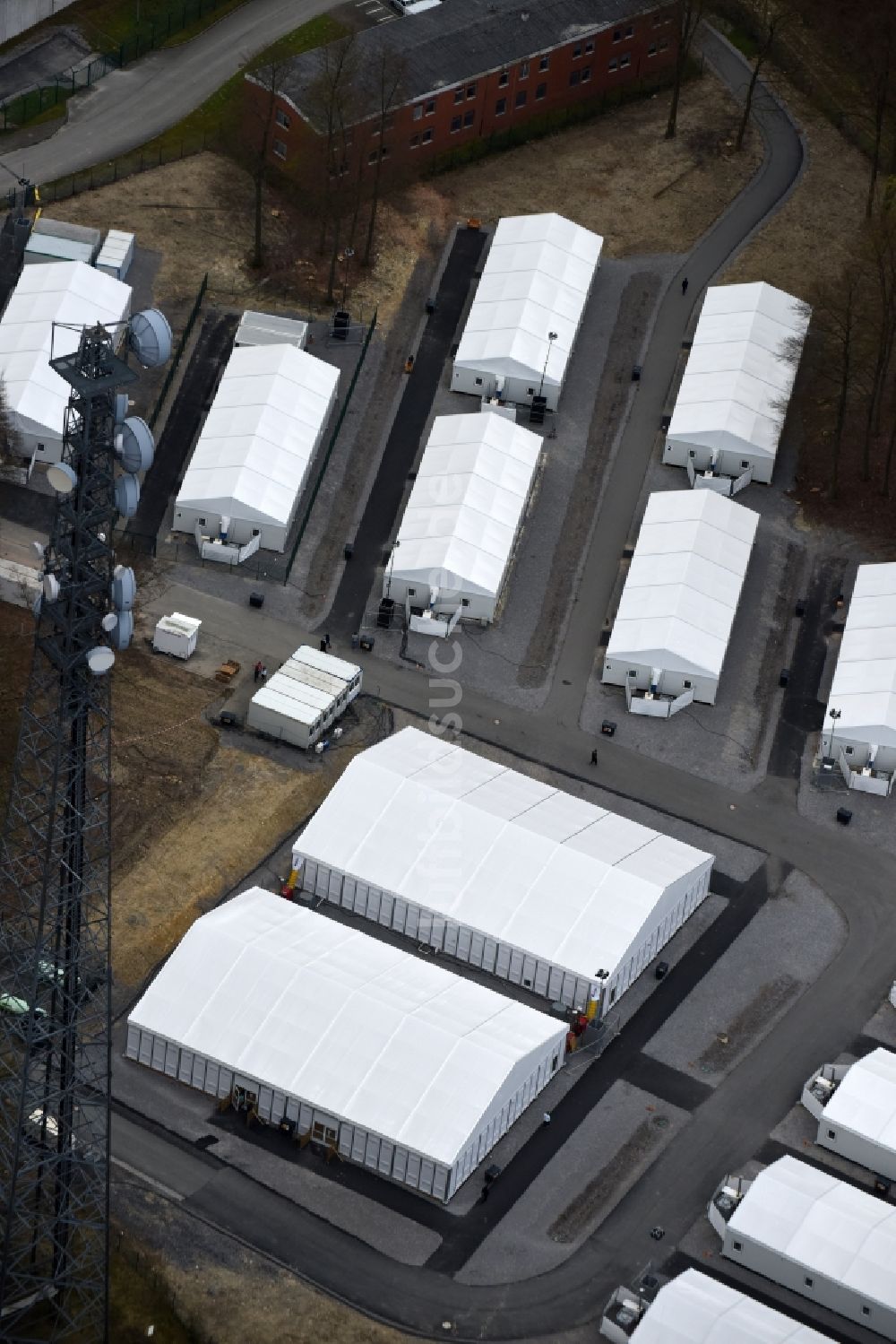 Luftbild Büren - Flüchtlingsheim- und Asylunterkunfts- Zeltlager als Behelfsunterkunft Stöckerbusch in Büren im Bundesland Nordrhein-Westfalen