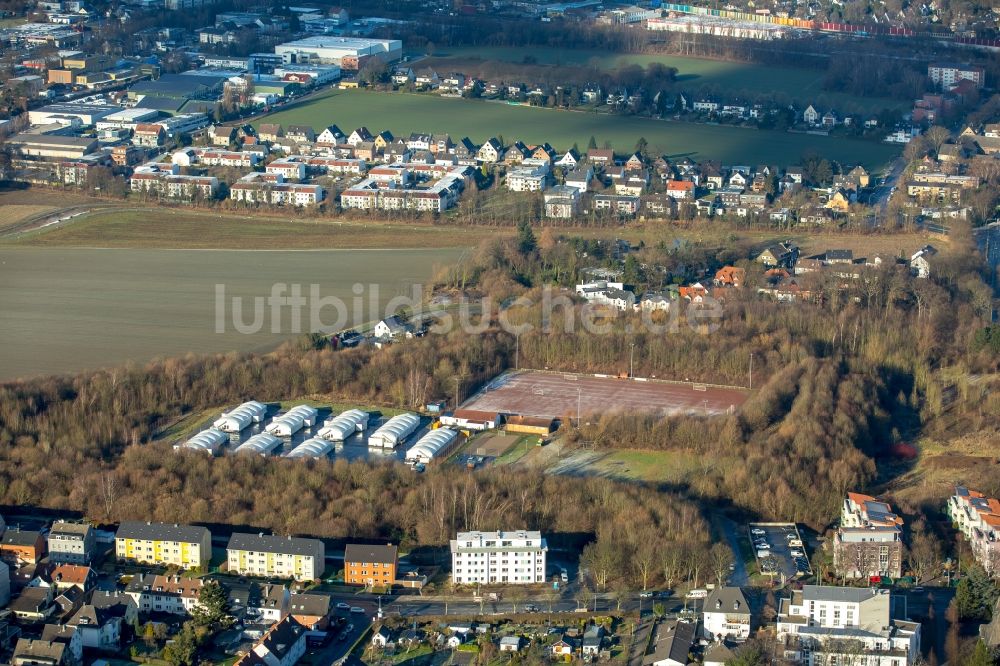 Luftbild Bochum - Flüchtlingsheim- und Asylunterkunfts- Zeltlager als Behelfsunterkunft an der Straße, Auf dem Esch im Ortsteil Wattenscheid in Bochum im Bundesland Nordrhein-Westfalen