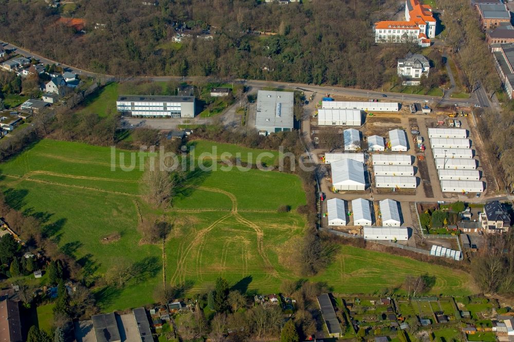 Kamp-Lintfort aus der Vogelperspektive: Flüchtlingsheim- und Asylunterkunfts- Zeltlager in Kamp-Lintfort im Bundesland Nordrhein-Westfalen