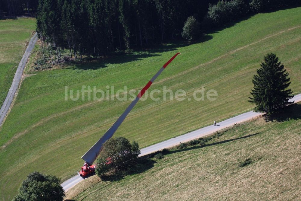 Schopfheim aus der Vogelperspektive: Flügel eines Windrades auf dem Weg zur Baustelle der Windenergieanlage auf dem Rohrenkopf bei Gersbach in Schopfheim im Bundesland Baden-Württemberg