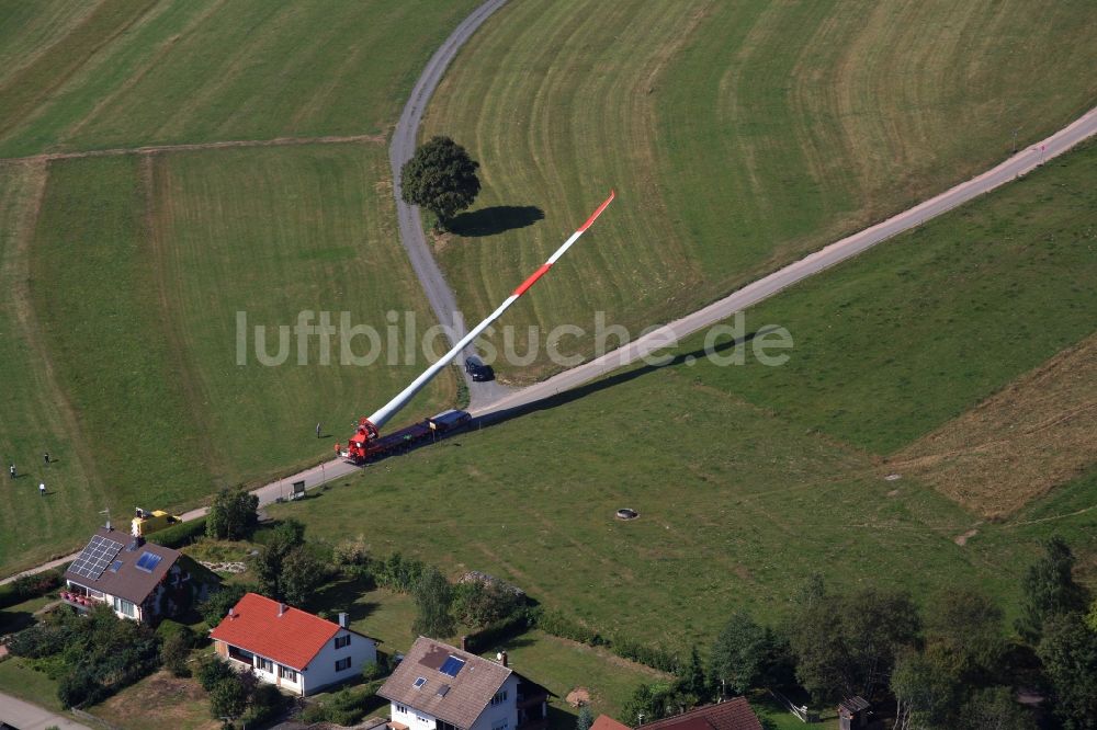 Luftaufnahme Schopfheim - Flügel eines Windrades auf dem Weg zur Baustelle der Windenergieanlage auf dem Rohrenkopf bei Gersbach in Schopfheim im Bundesland Baden-Württemberg