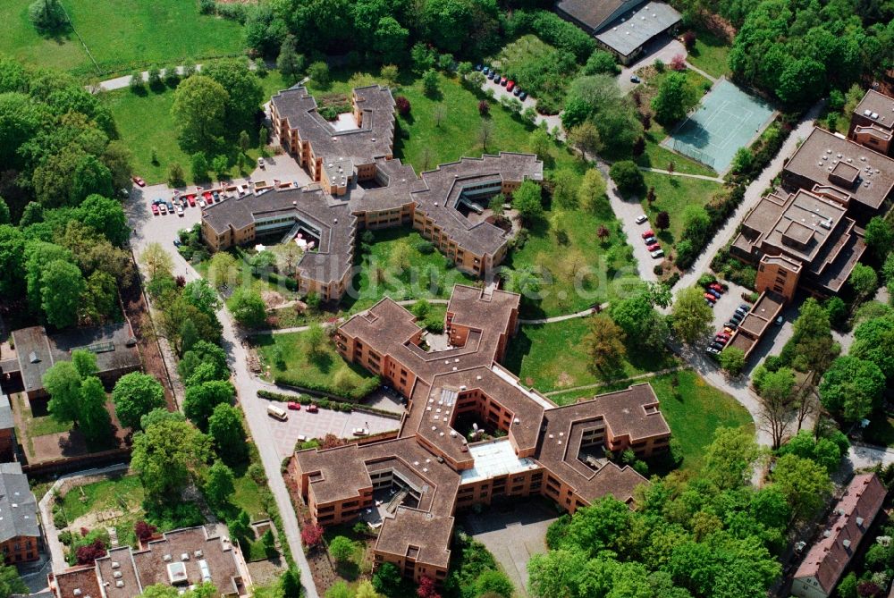 Luftbild Berlin Reinickendorf - 6- Flügelige Wohnhaus - Architektur in einem Mehrfamilienwohnhaus in Berlin - Reinickendorf