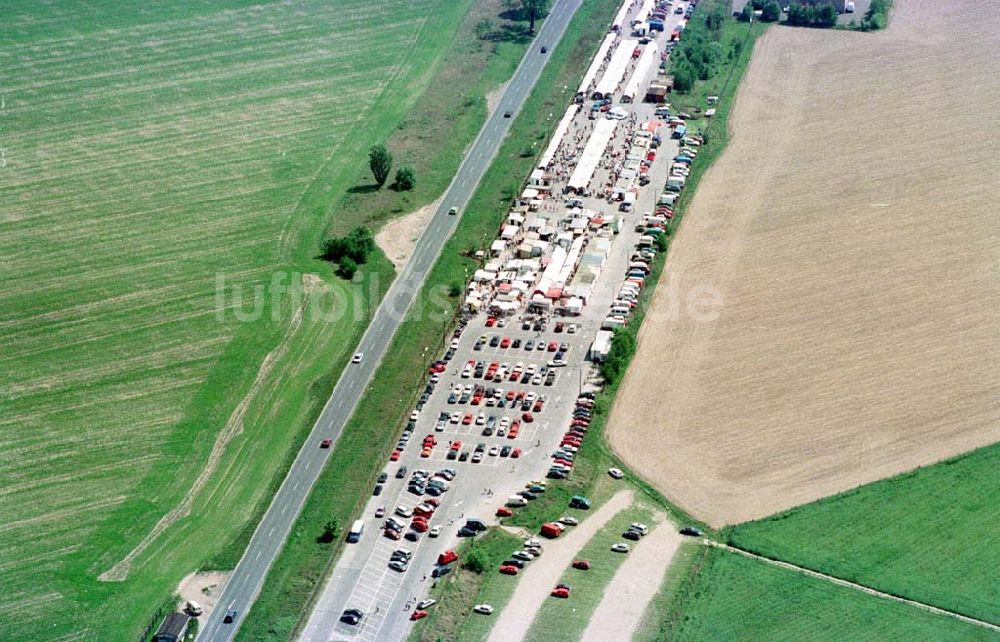 Mahlow / Brandenburg von oben - Flohmarkt in Mahlow am ehem. Grenzübergang