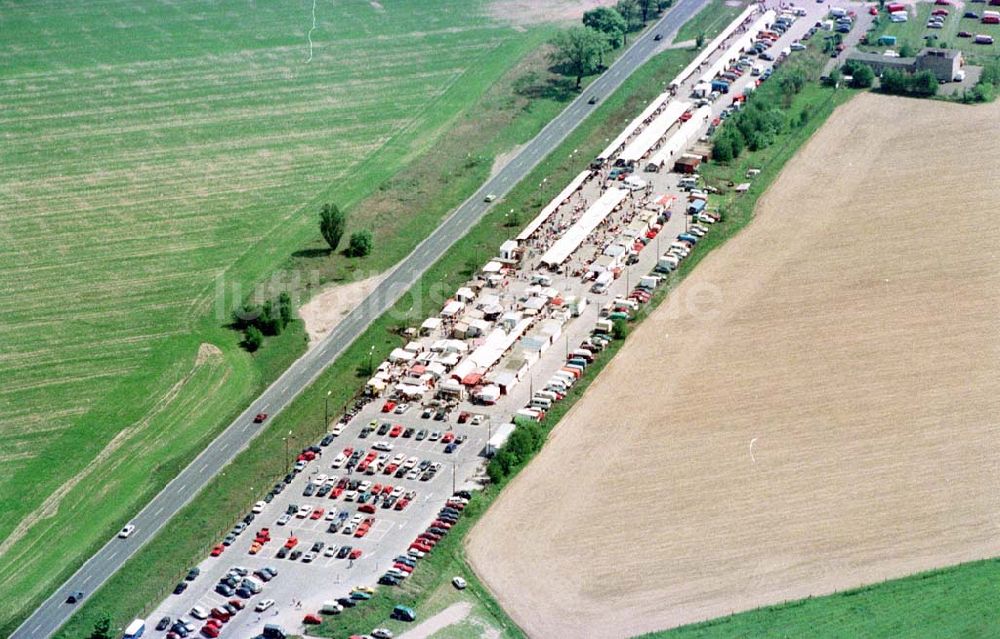 Mahlow / Brandenburg aus der Vogelperspektive: Flohmarkt in Mahlow am ehem. Grenzübergang