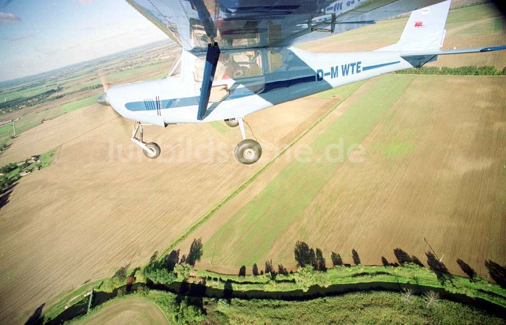 Luftbild Neuhardenberg / Brandenburg (ehem. Marxwalde) - Flug mit einem Ultraleichtflugzeug WT-02 in der Platzrunde des Flugplatzes Neuhardenberg (ehem