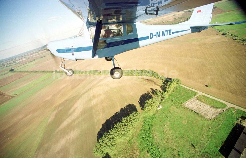 Neuhardenberg / Brandenburg (ehem. Marxwalde) von oben - Flug mit einem Ultraleichtflugzeug WT-02 in der Platzrunde des Flugplatzes Neuhardenberg (ehem