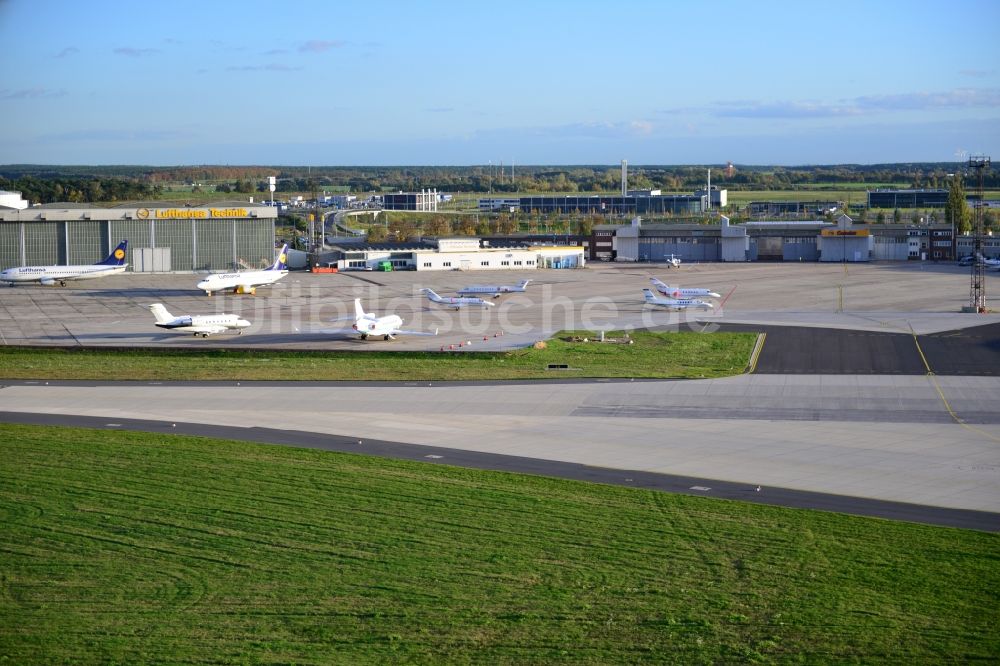 Schönefeld aus der Vogelperspektive: Flughafen Berlin Brandenburg in Schönefeld im Bundesland Brandenburg