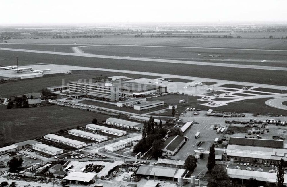 Luftbild SCHÖNEFELD / BRANDENBURG - Flughafen Berlin-Schönefeld. 09.10.90