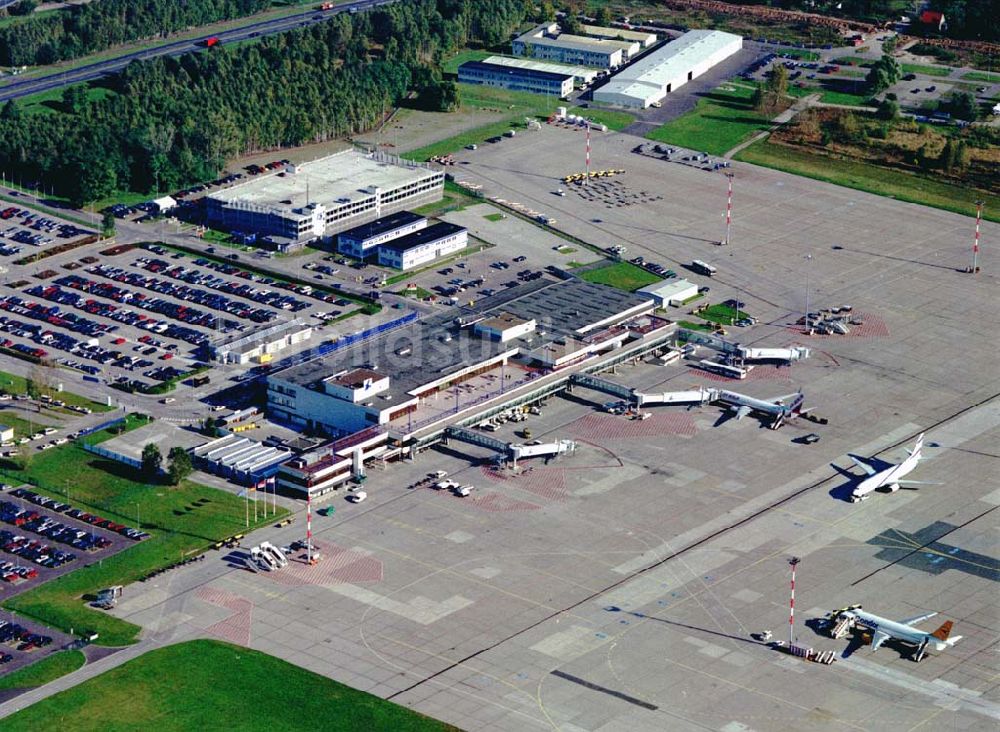 Luftaufnahme Schönefeld / Brandenburg - Flughafen Berlin - Schönefeld mit Blick Abfertigungsgebäude