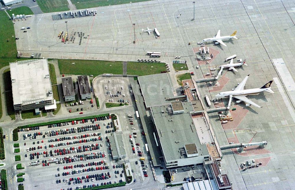 Berlin-Schönefeld aus der Vogelperspektive: Flughafen Berlin-SXF.