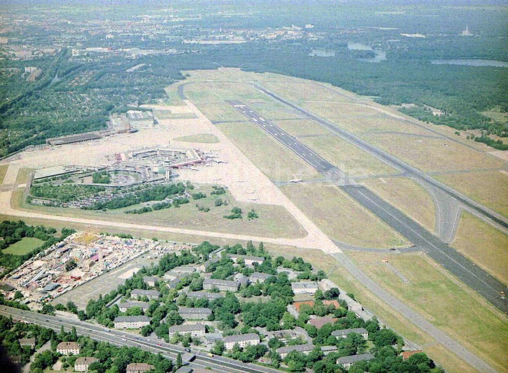 Berlin-Tegel aus der Vogelperspektive: Flughafen Berlin-Tegel.