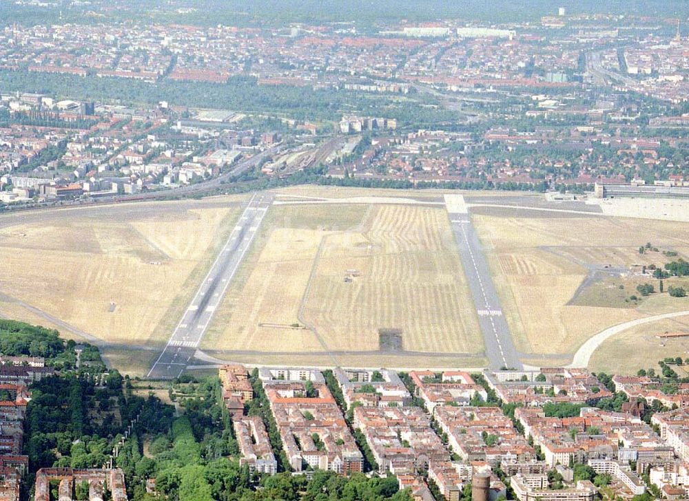 Luftaufnahme Berlin - Tempelhof - Flughafen Berlin-Tempelhof.