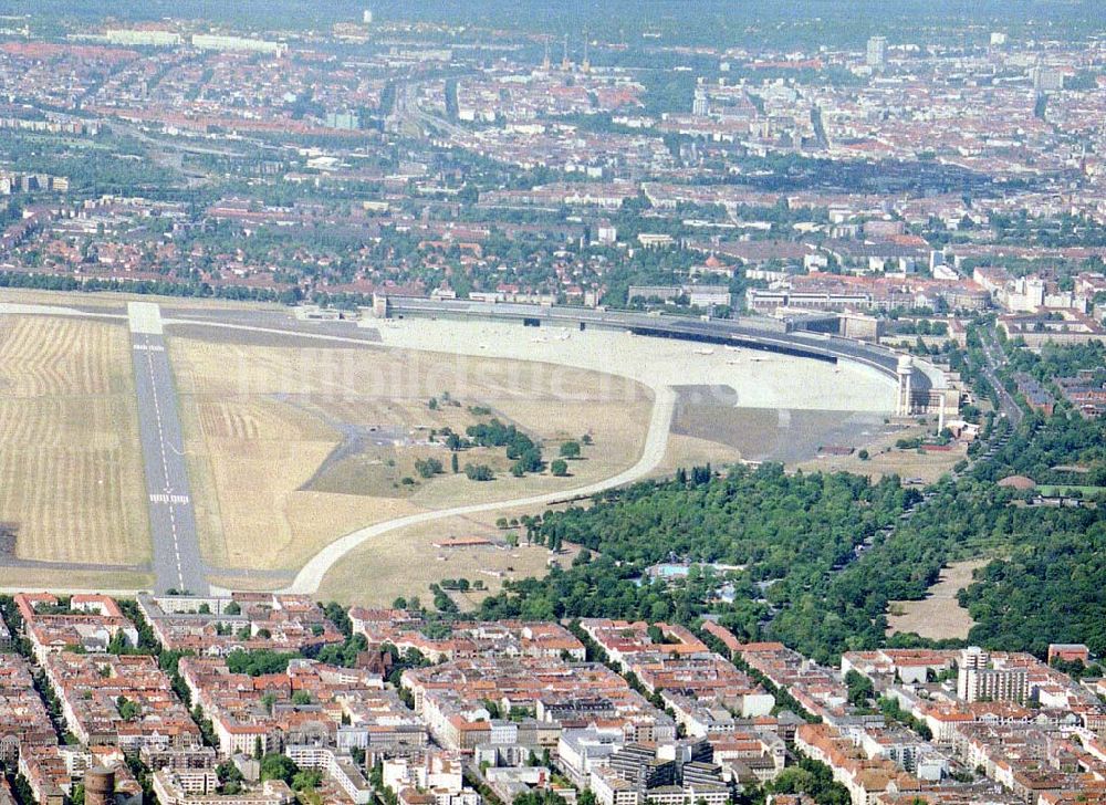 Berlin - Tempelhof von oben - Flughafen Berlin-Tempelhof.