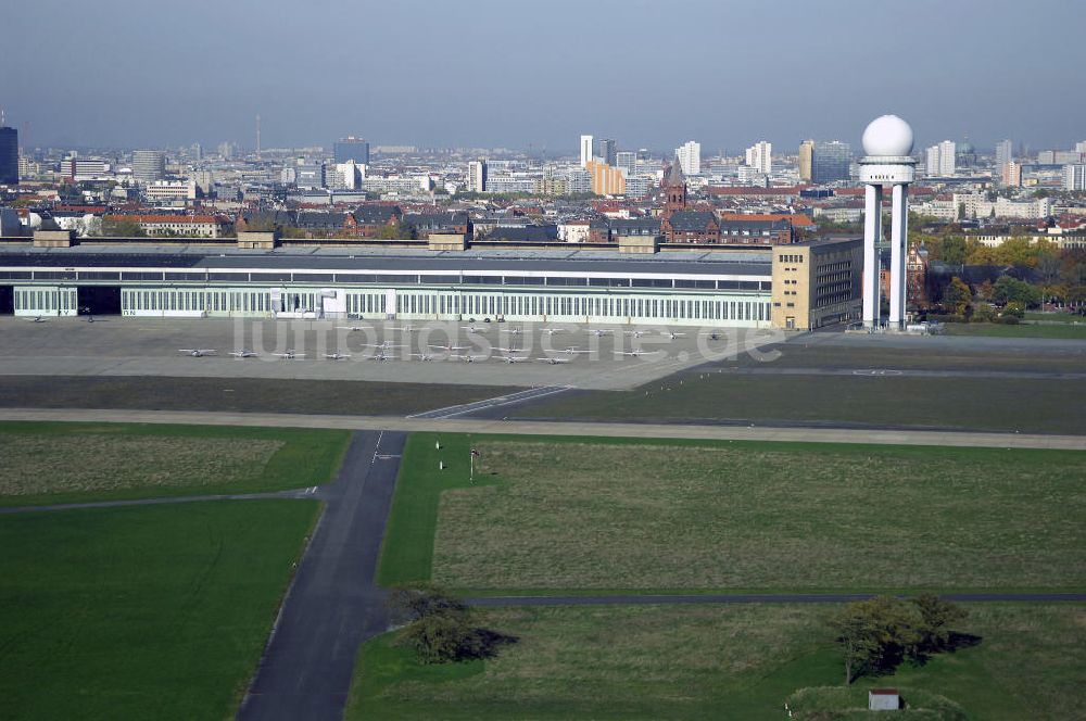 Berlin von oben - Flughafen Berlin - Tempelhof