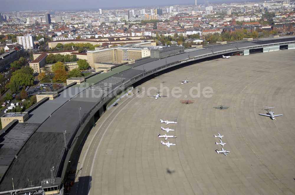 Berlin aus der Vogelperspektive: Flughafen Berlin - Tempelhof