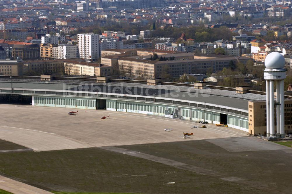 Luftaufnahme Berlin - Flughafen Berlin-Tempelhof (IATA-Code: THF, ICAO-Code: EDDI)