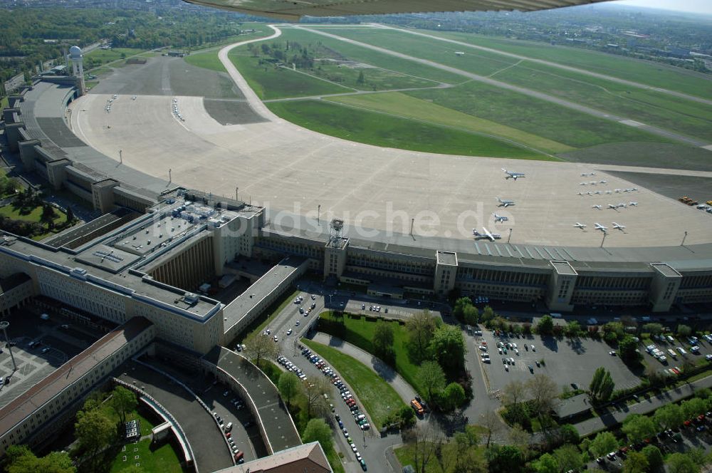 Luftbild Berlin - Flughafen Berlin-Tempelhof (IATA-Code: THF, ICAO-Code: EDDI)