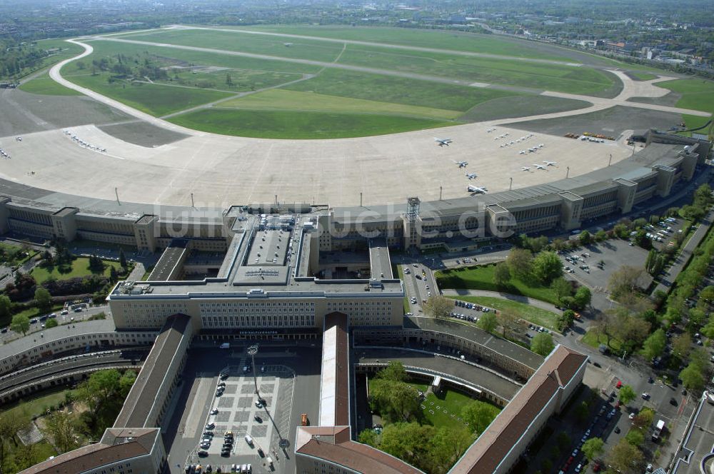 Luftaufnahme Berlin - Flughafen Berlin-Tempelhof (IATA-Code: THF, ICAO-Code: EDDI)