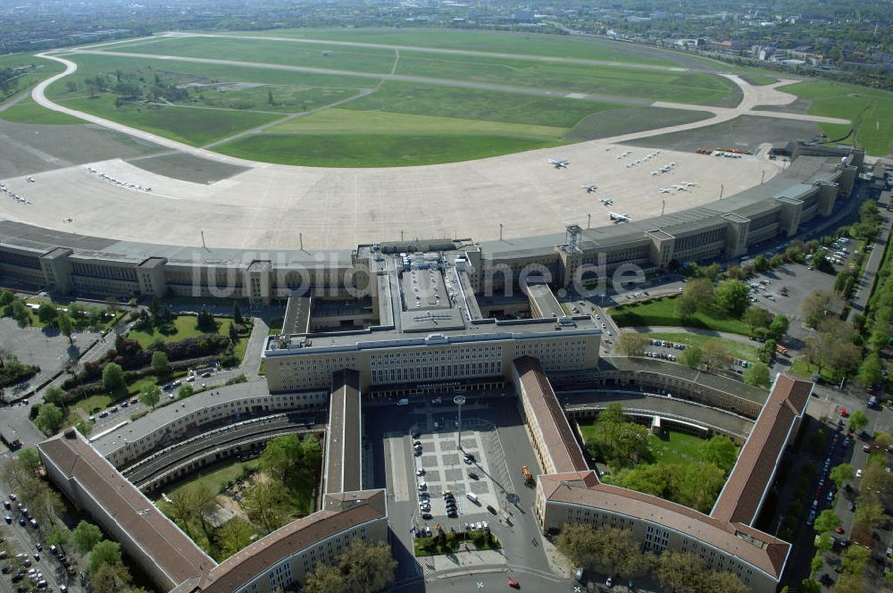 Luftbild Berlin - Flughafen Berlin-Tempelhof (IATA-Code: THF, ICAO-Code: EDDI)