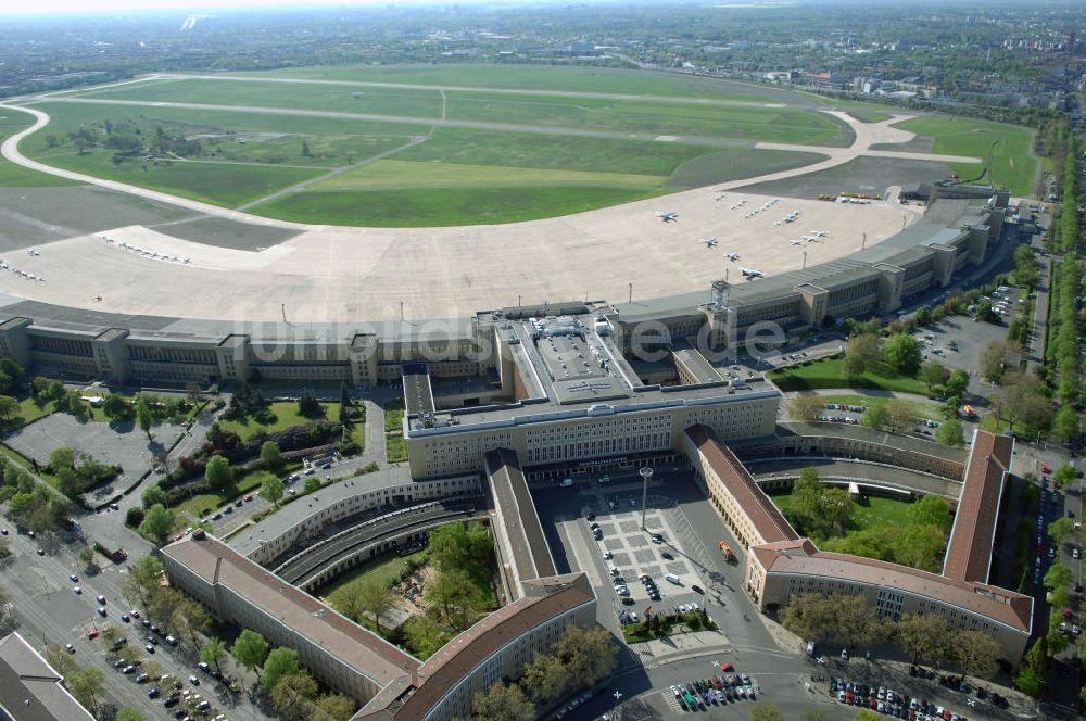 Berlin von oben - Flughafen Berlin-Tempelhof (IATA-Code: THF, ICAO-Code: EDDI)