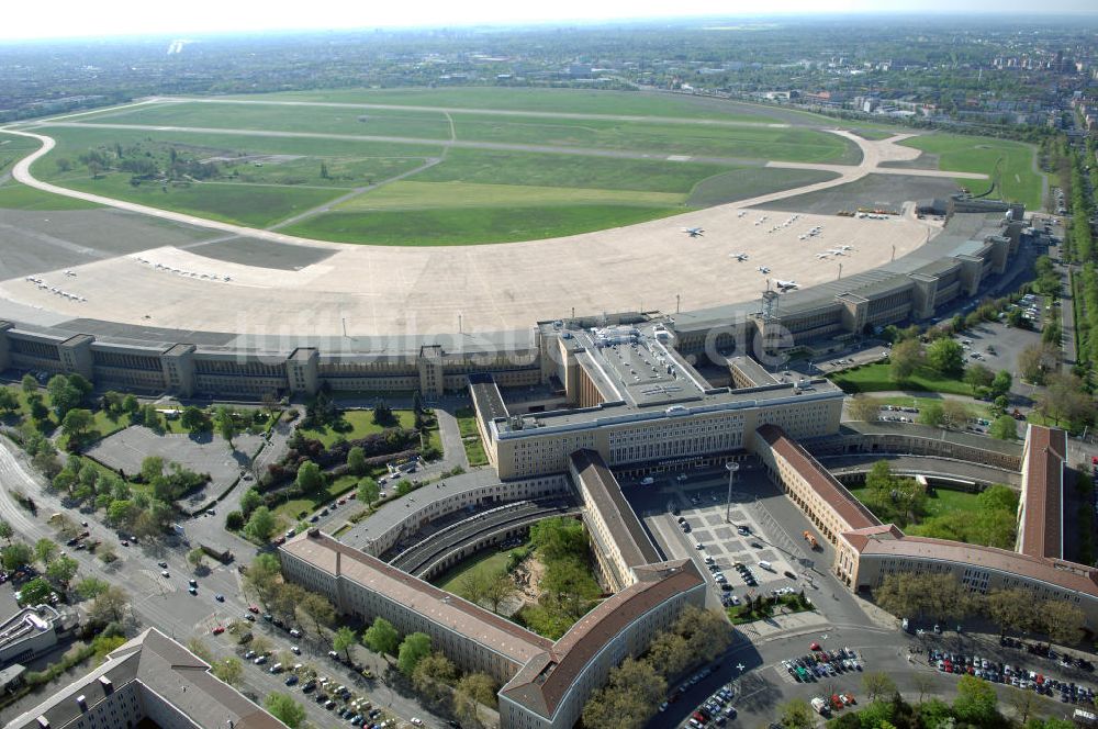 Luftbild Berlin - Flughafen Berlin-Tempelhof (IATA-Code: THF, ICAO-Code: EDDI)