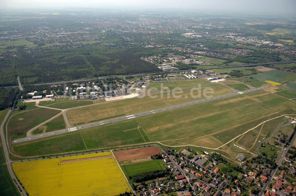 Braunschweig aus der Vogelperspektive: Flughafen Braunschweig - Wolfsburg