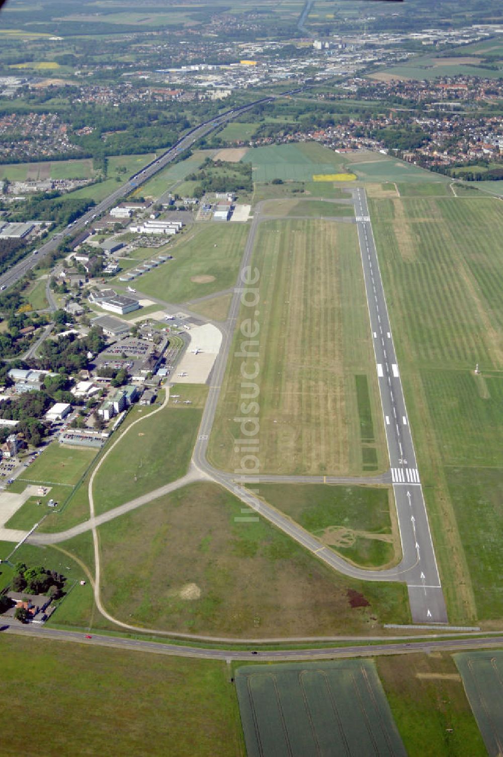 Braunschweig aus der Vogelperspektive: Flughafen Braunschweig - Wolfsburg