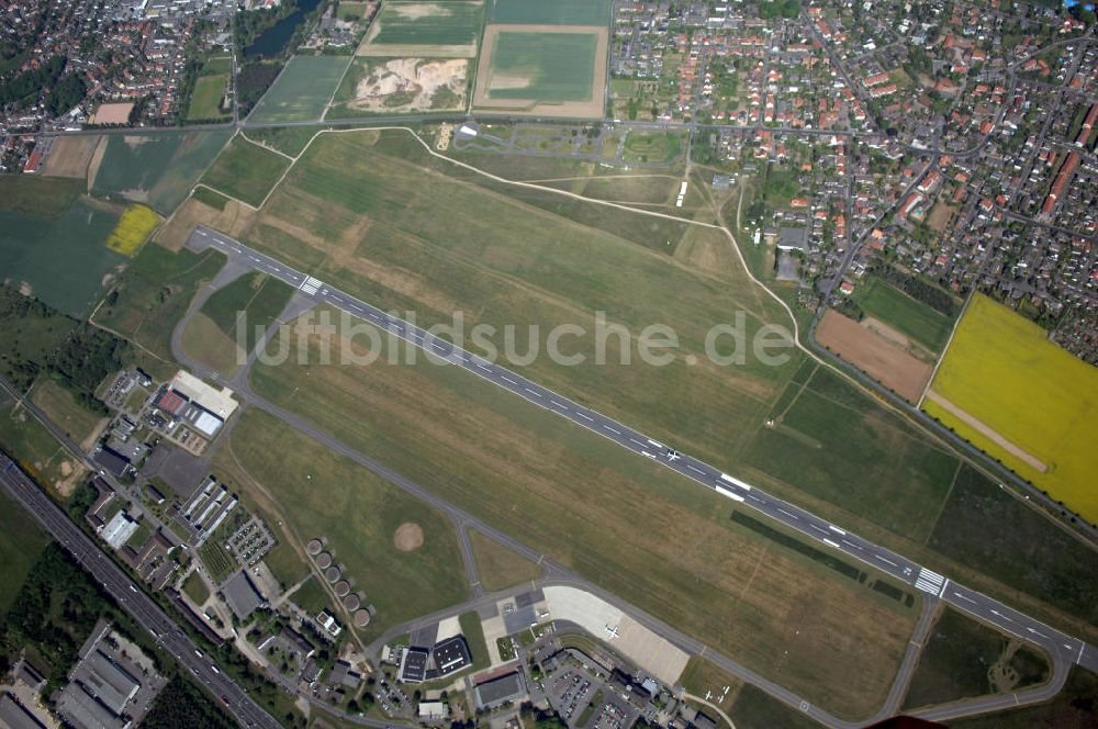 Braunschweig aus der Vogelperspektive: Flughafen Braunschweig - Wolfsburg