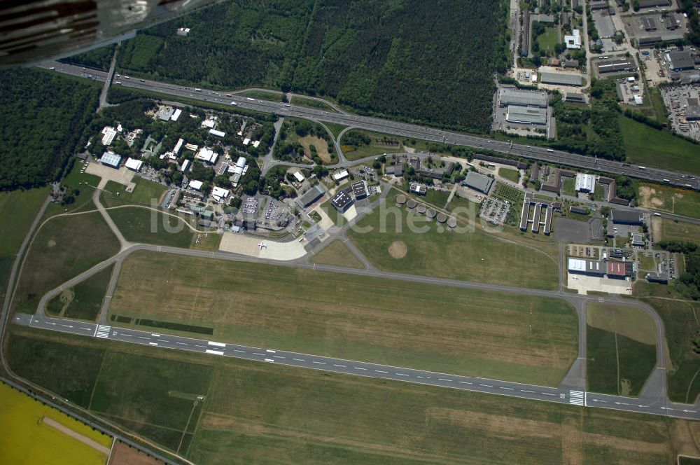 Braunschweig aus der Vogelperspektive: Flughafen Braunschweig - Wolfsburg