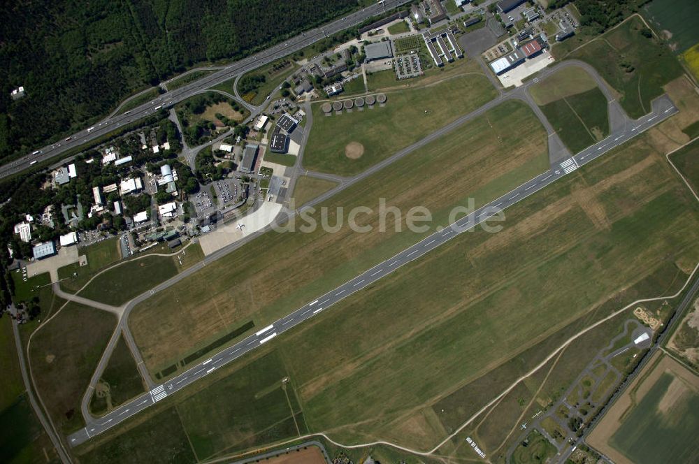 Braunschweig aus der Vogelperspektive: Flughafen Braunschweig - Wolfsburg