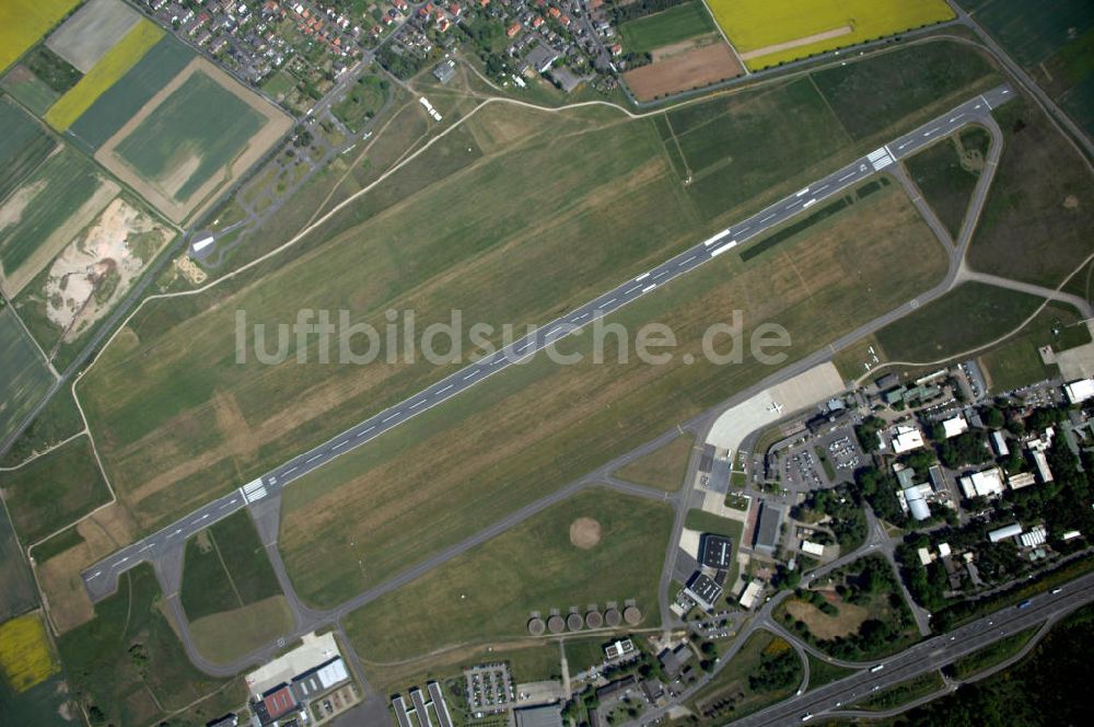 Braunschweig aus der Vogelperspektive: Flughafen Braunschweig - Wolfsburg