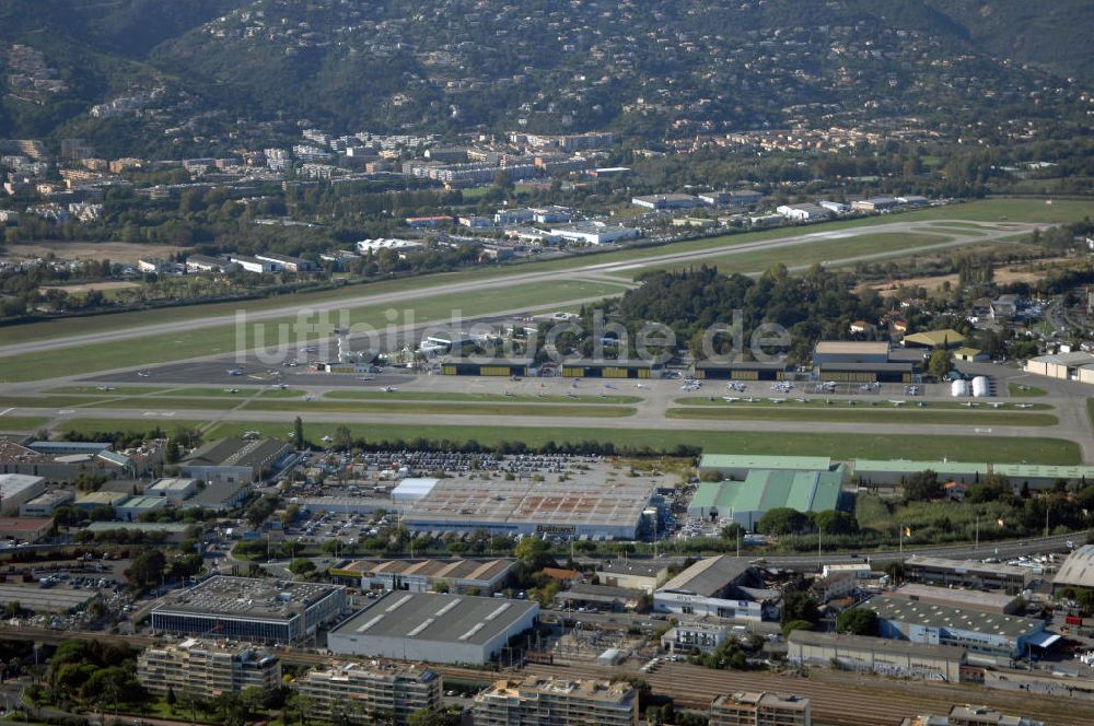 Luftbild Cannes - Flughafen Cannes - Mandelieu / Aéroport de Cannes - Mandelieu