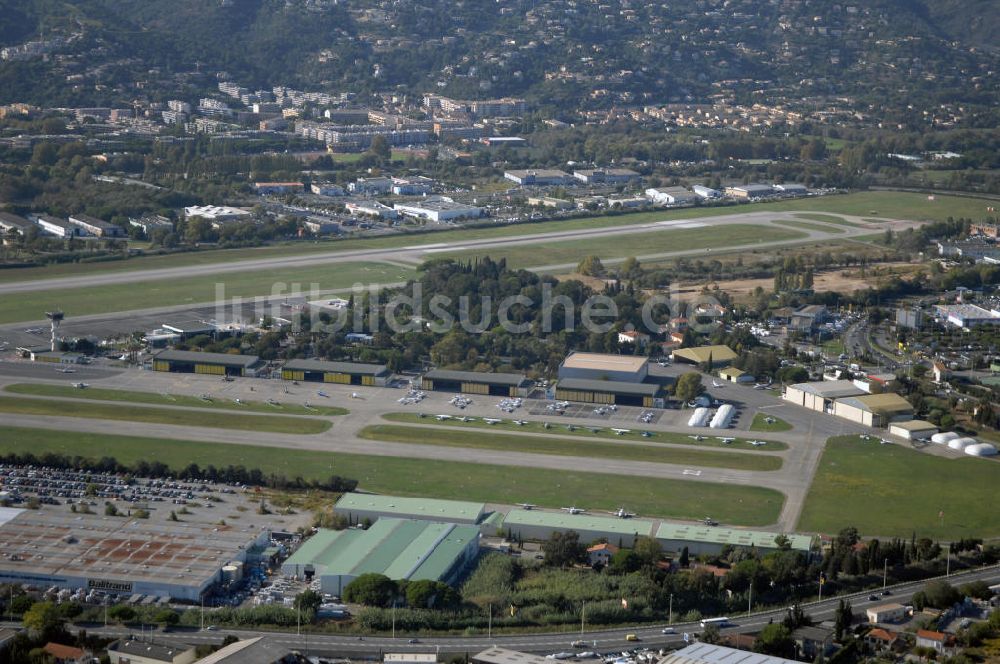 Cannes von oben - Flughafen Cannes - Mandelieu / Aéroport de Cannes - Mandelieu