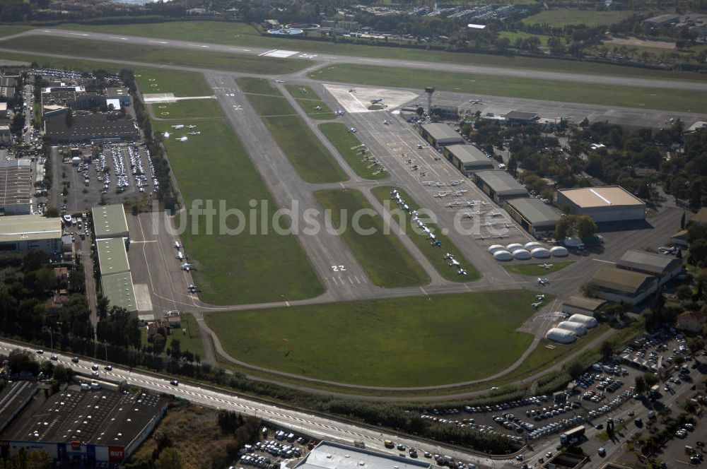 Cannes aus der Vogelperspektive: Flughafen Cannes - Mandelieu / Aéroport de Cannes - Mandelieu